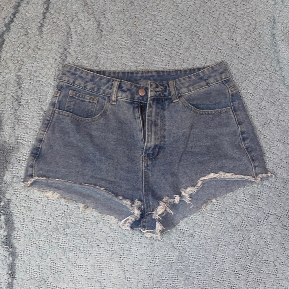 Women’s short jeans - Picture 1 of 2